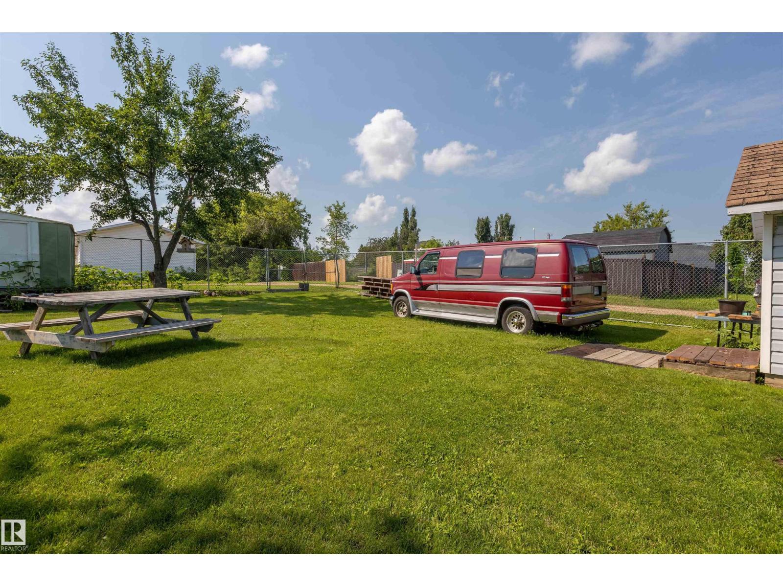 4834 51 ST - Image 22
