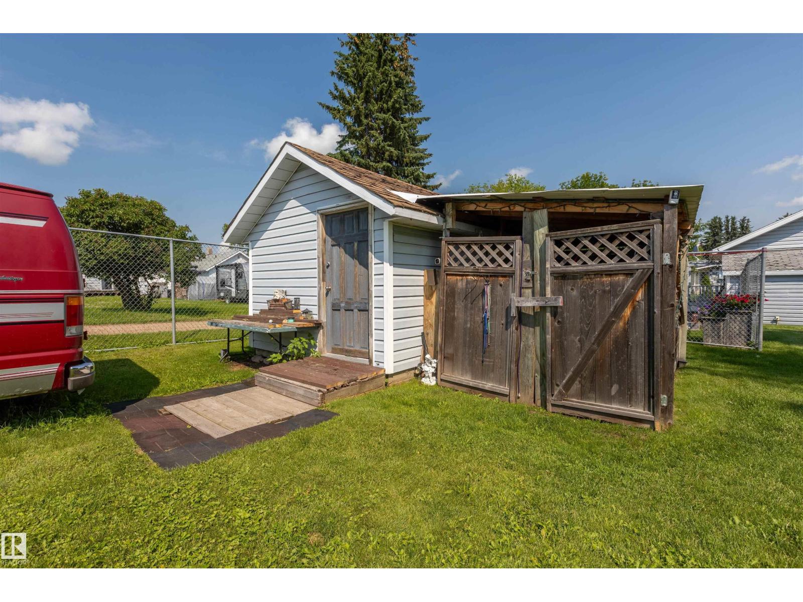 4834 51 ST - Image 27