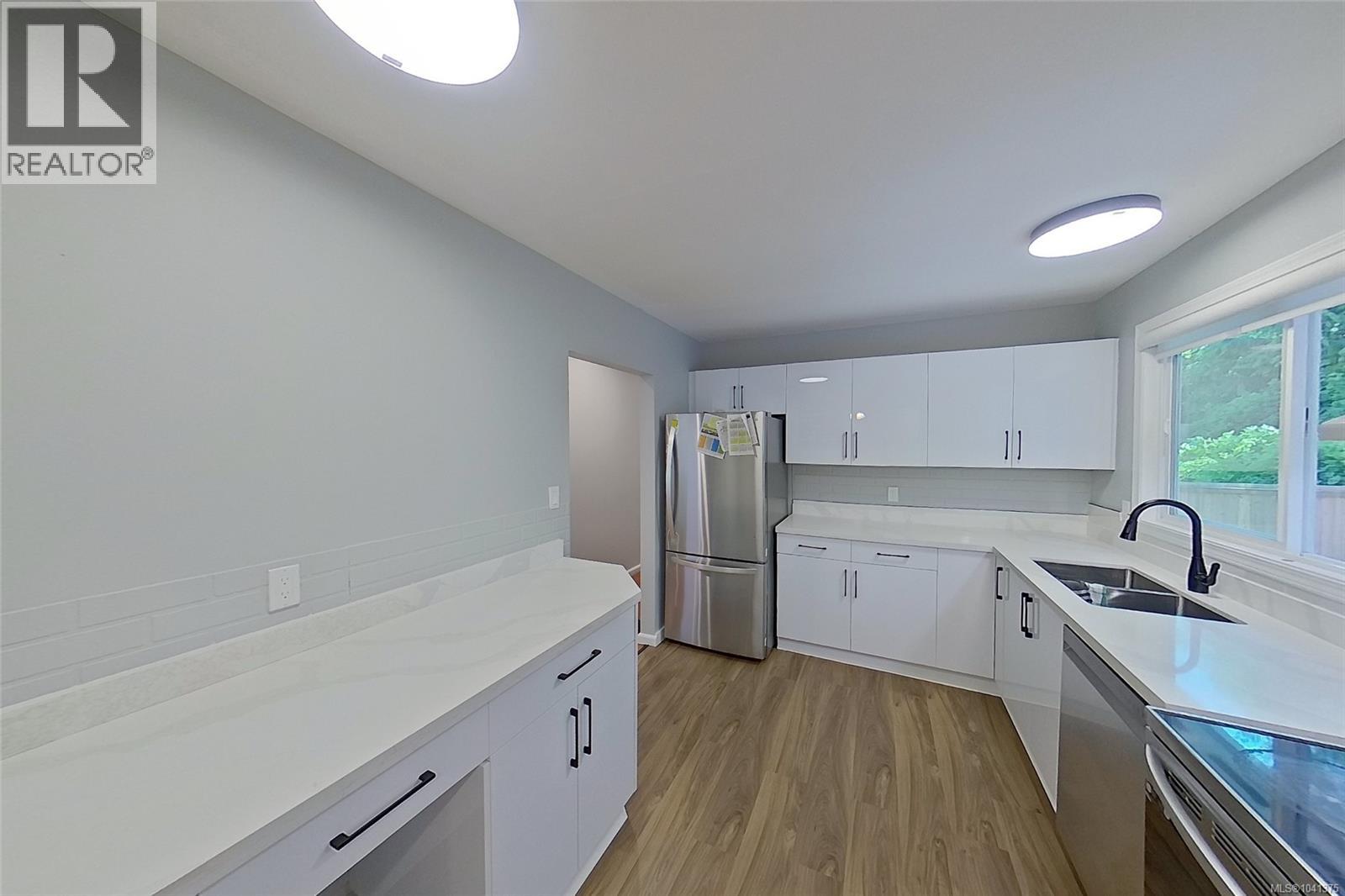 7810 Daphne St - 13