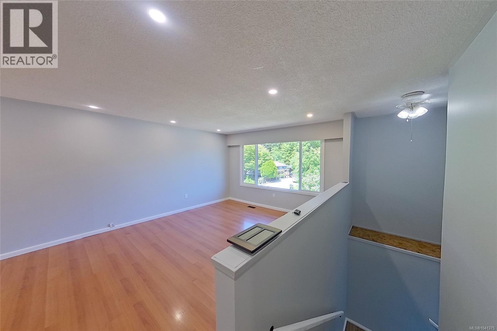 7810 Daphne St - 3