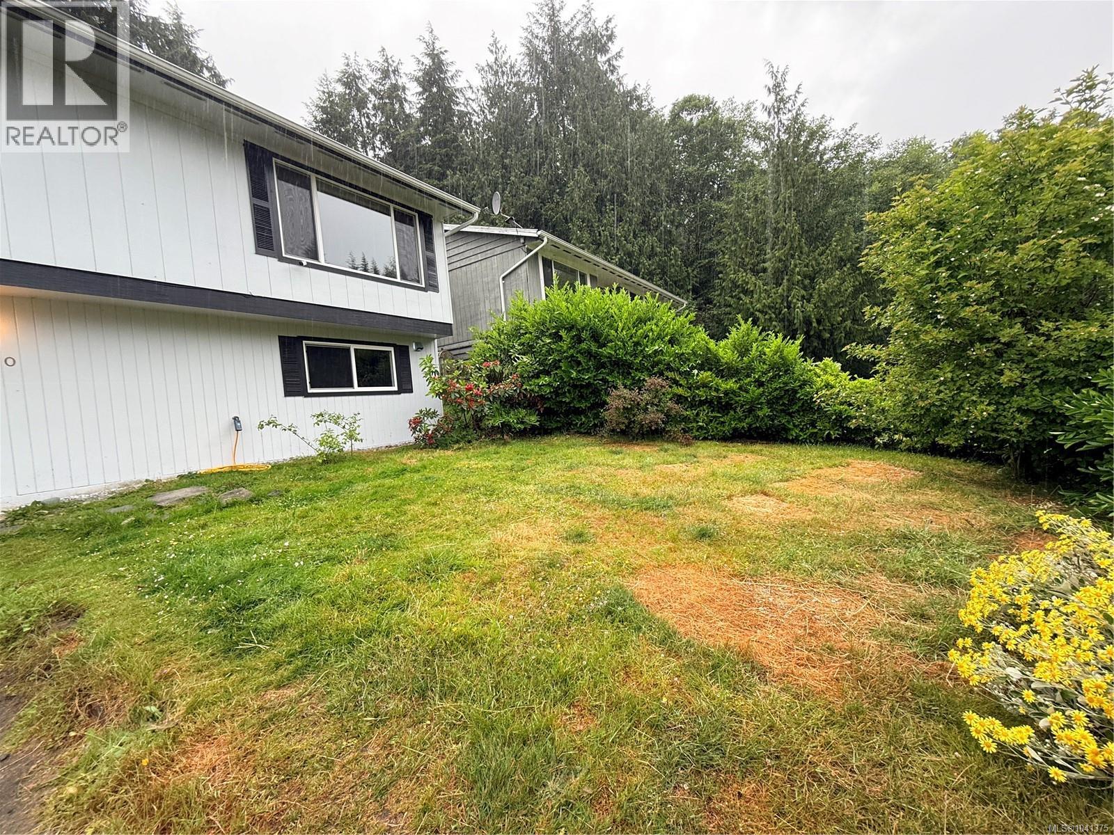 7810 Daphne St - 2