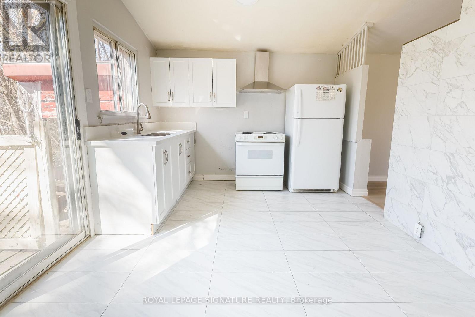 14 BENADAIR COURT - Image 6