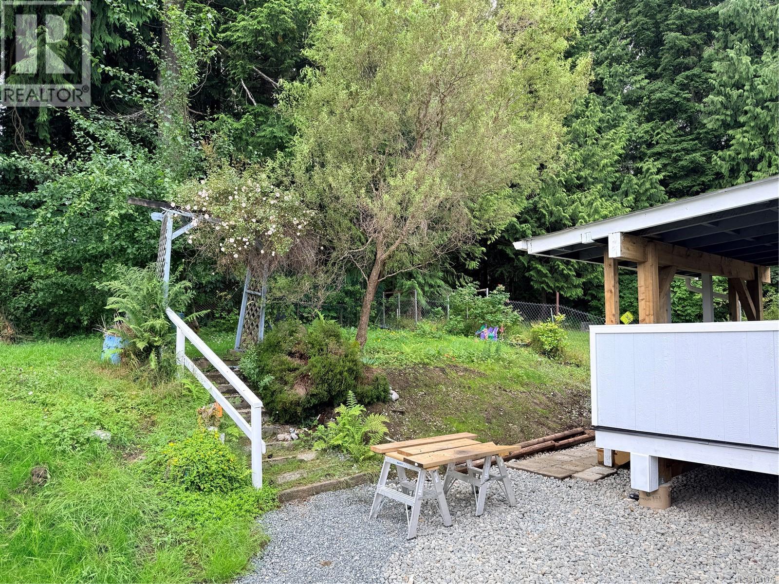 7810 Daphne St - 33