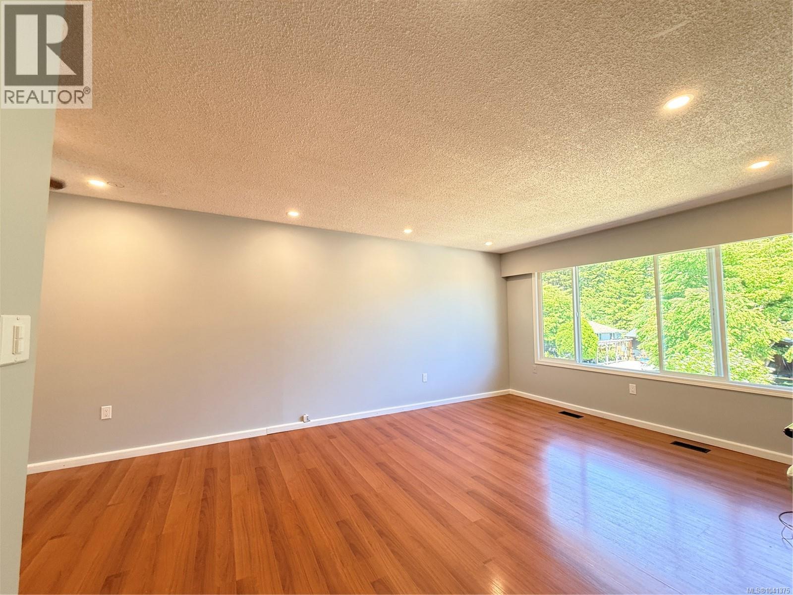 7810 Daphne St - 4