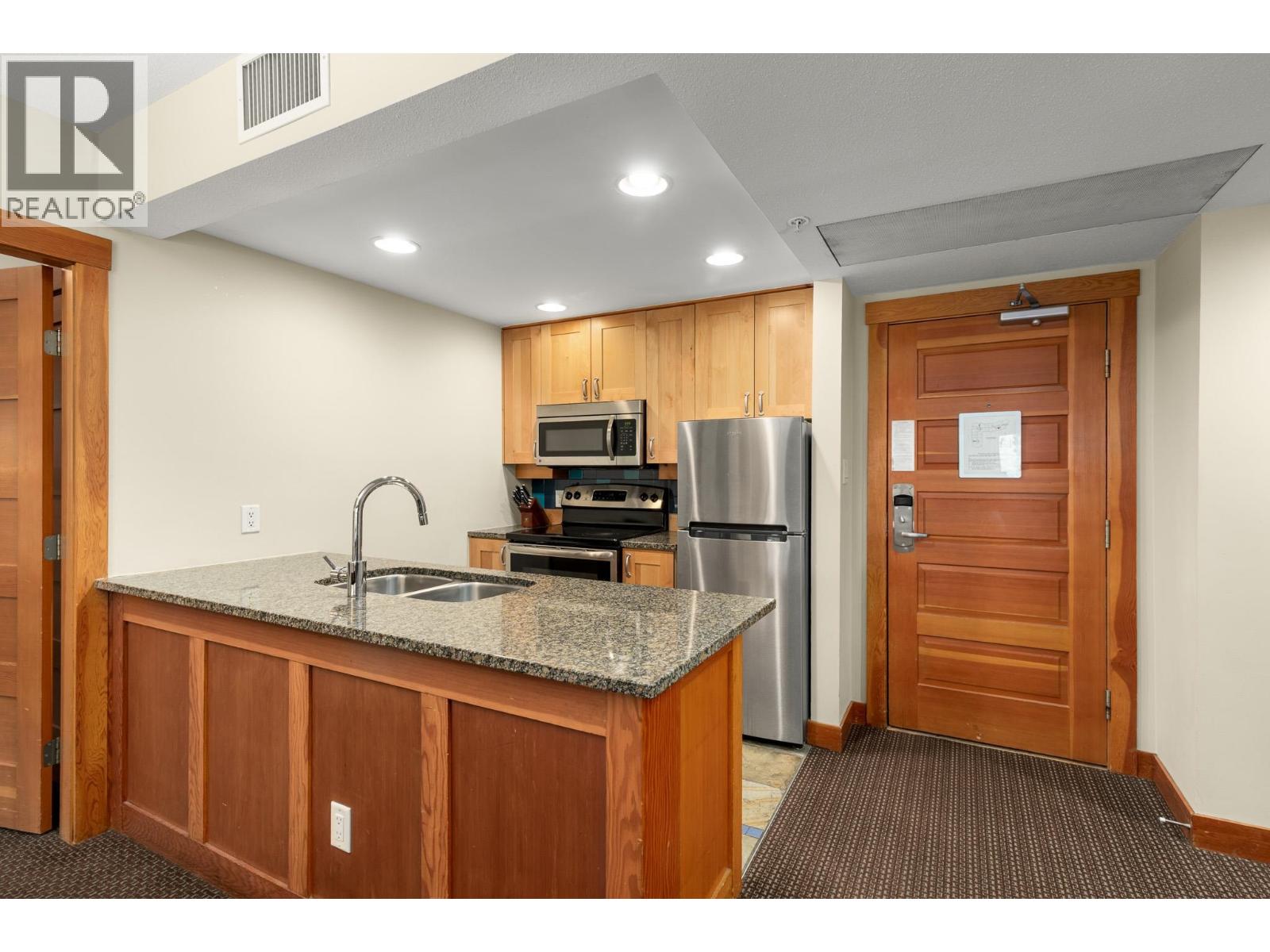 323C 2036 LONDON LANE, Whistler