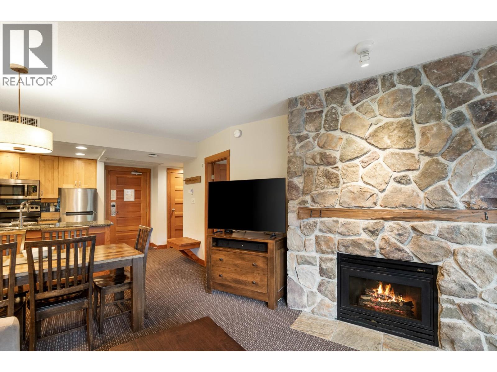 323C 2036 LONDON LANE, Whistler
