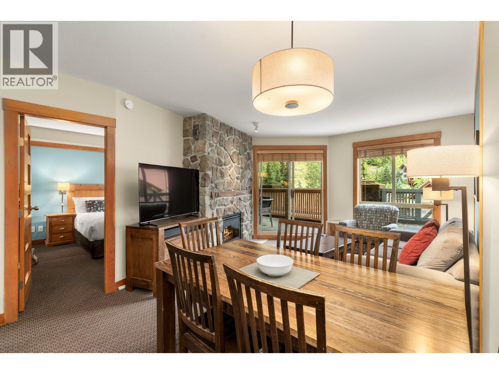323C 2036 LONDON LANE, Whistler