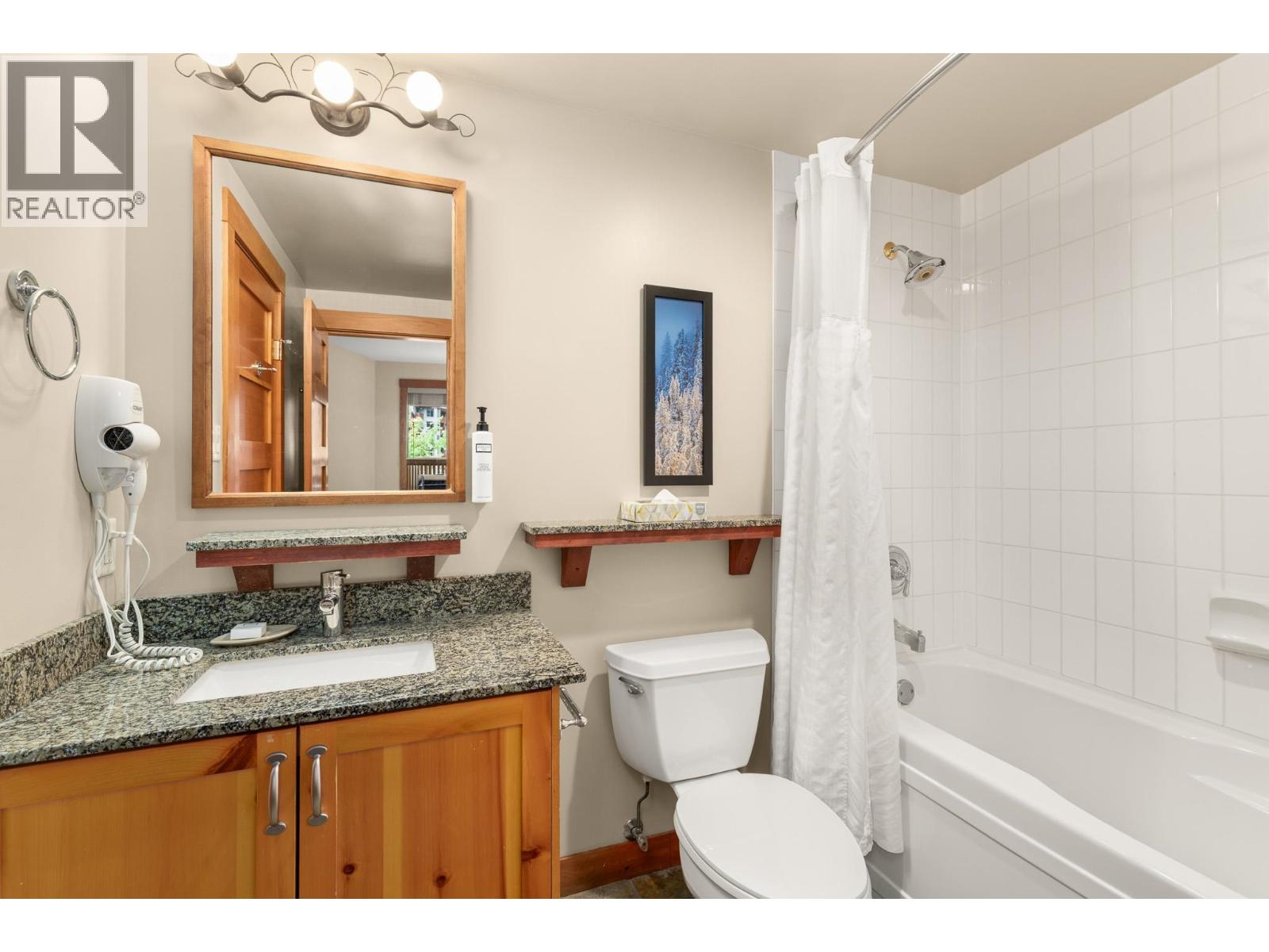 323C 2036 LONDON LANE, Whistler