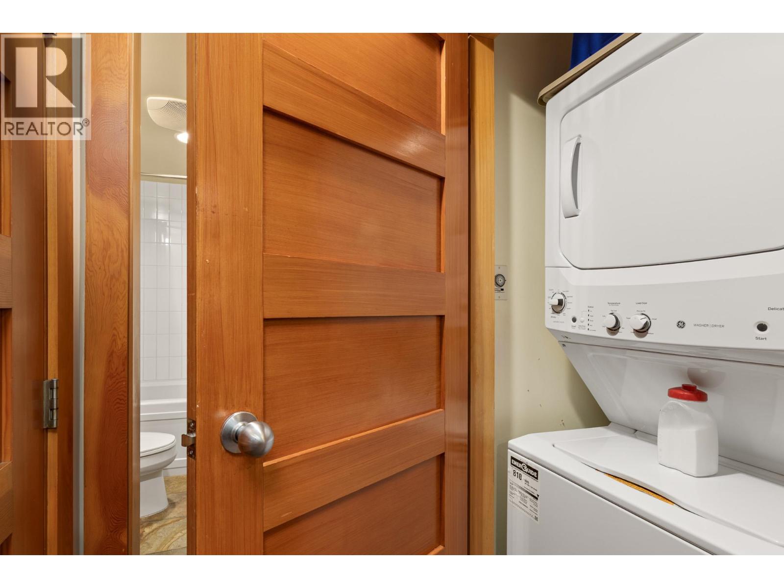323C 2036 LONDON LANE, Whistler