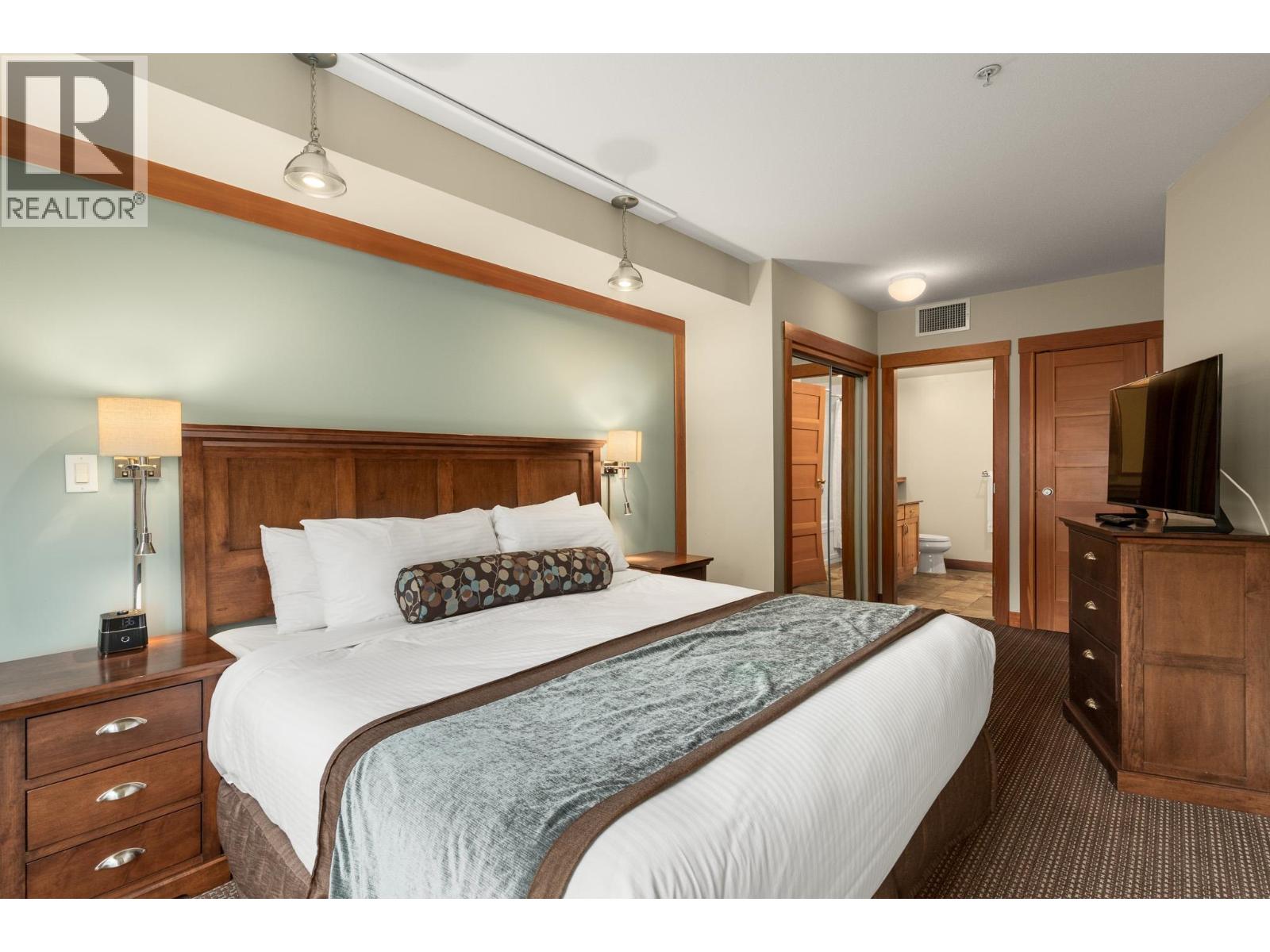323C 2036 LONDON LANE, Whistler