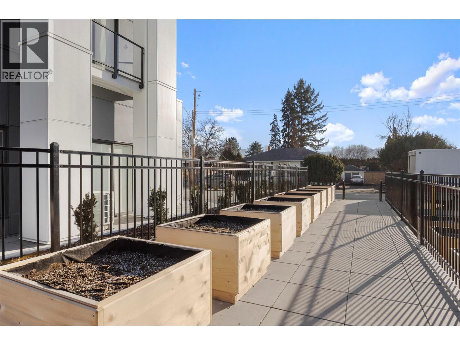 #212 1380 Pridham Avenue - 20