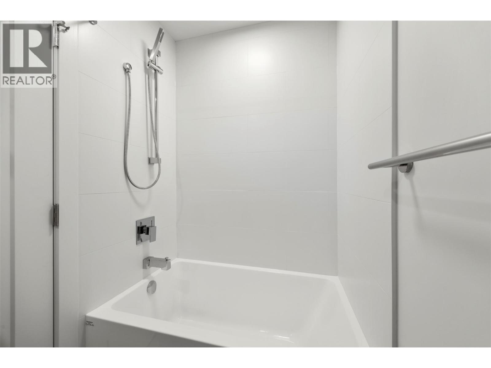 #212 1380 Pridham Avenue - 12