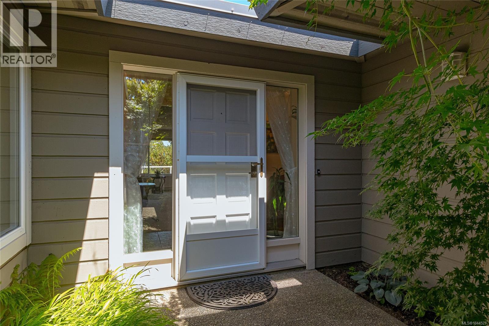 #607 2829 Arbutus Rd - 12