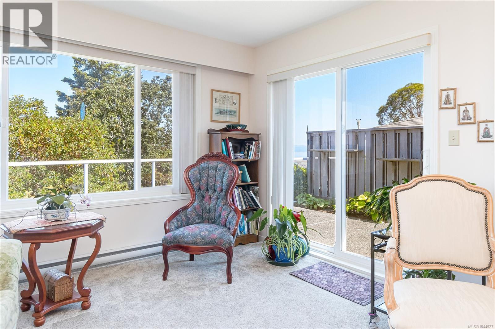 #607 2829 Arbutus Rd - 18