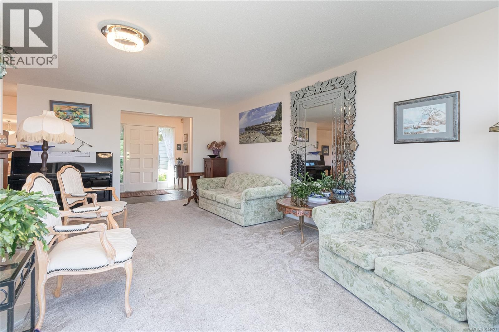 #607 2829 Arbutus Rd - 19