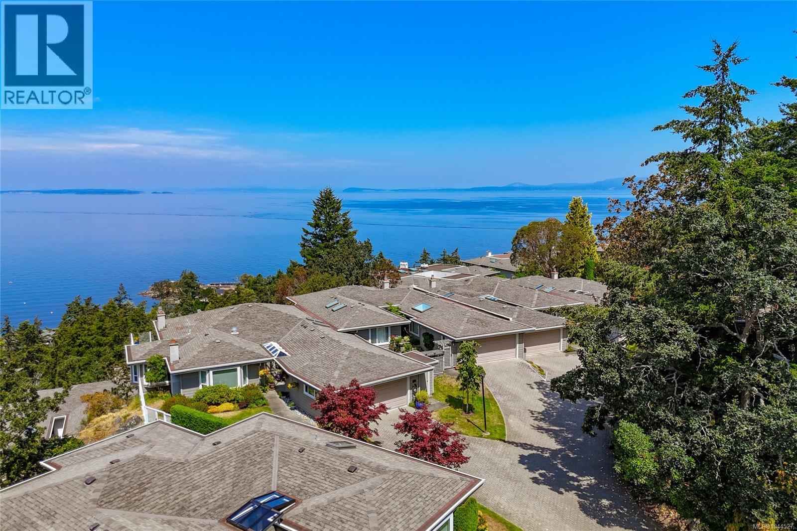 #607 2829 Arbutus Rd - 2