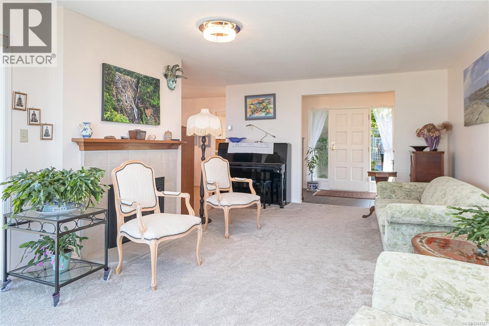 #607 2829 Arbutus Rd - 20