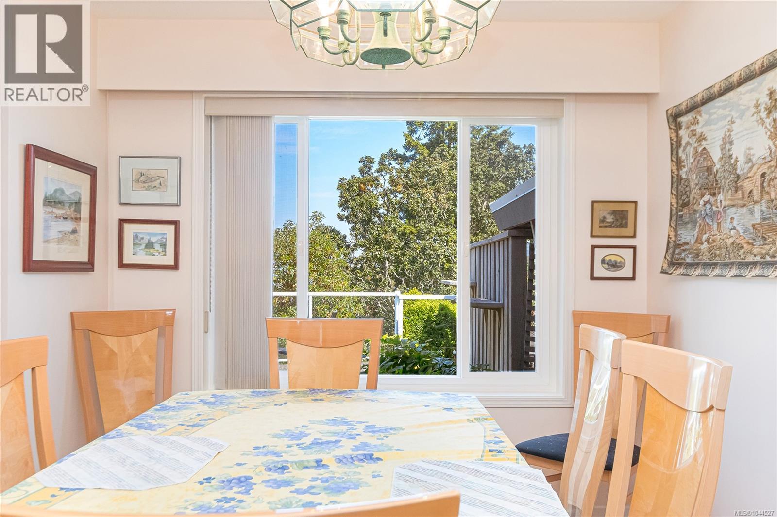 #607 2829 Arbutus Rd - 23