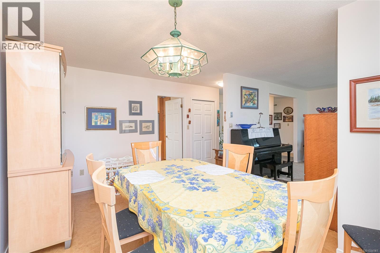 #607 2829 Arbutus Rd - 24