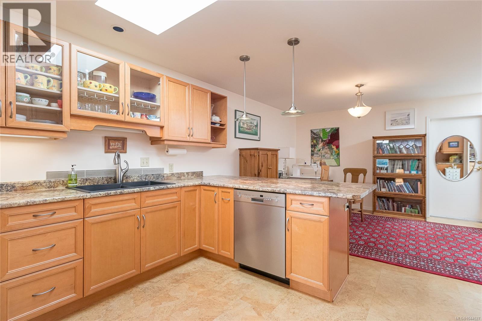 #607 2829 Arbutus Rd - 27