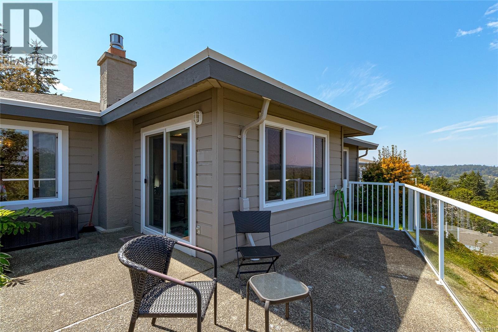 #607 2829 Arbutus Rd - 43
