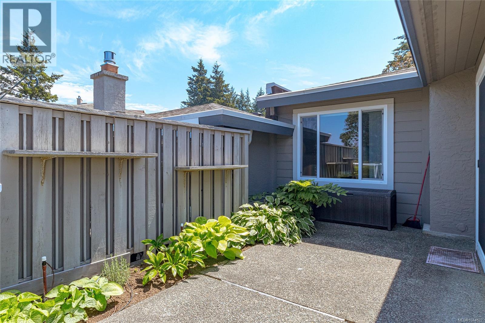 #607 2829 Arbutus Rd - 45