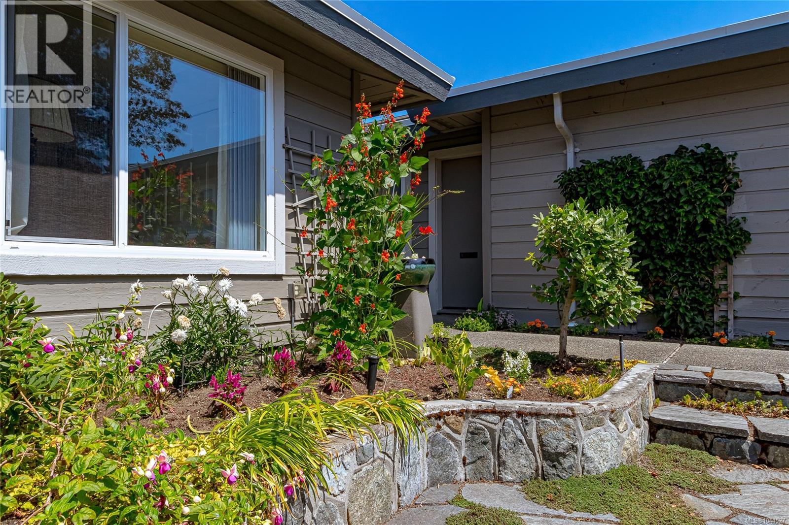 #607 2829 Arbutus Rd - 50