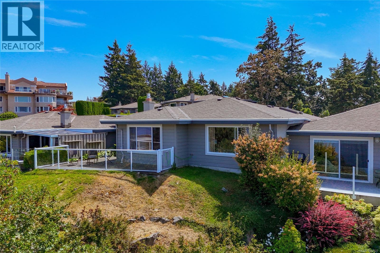 #607 2829 Arbutus Rd - 6