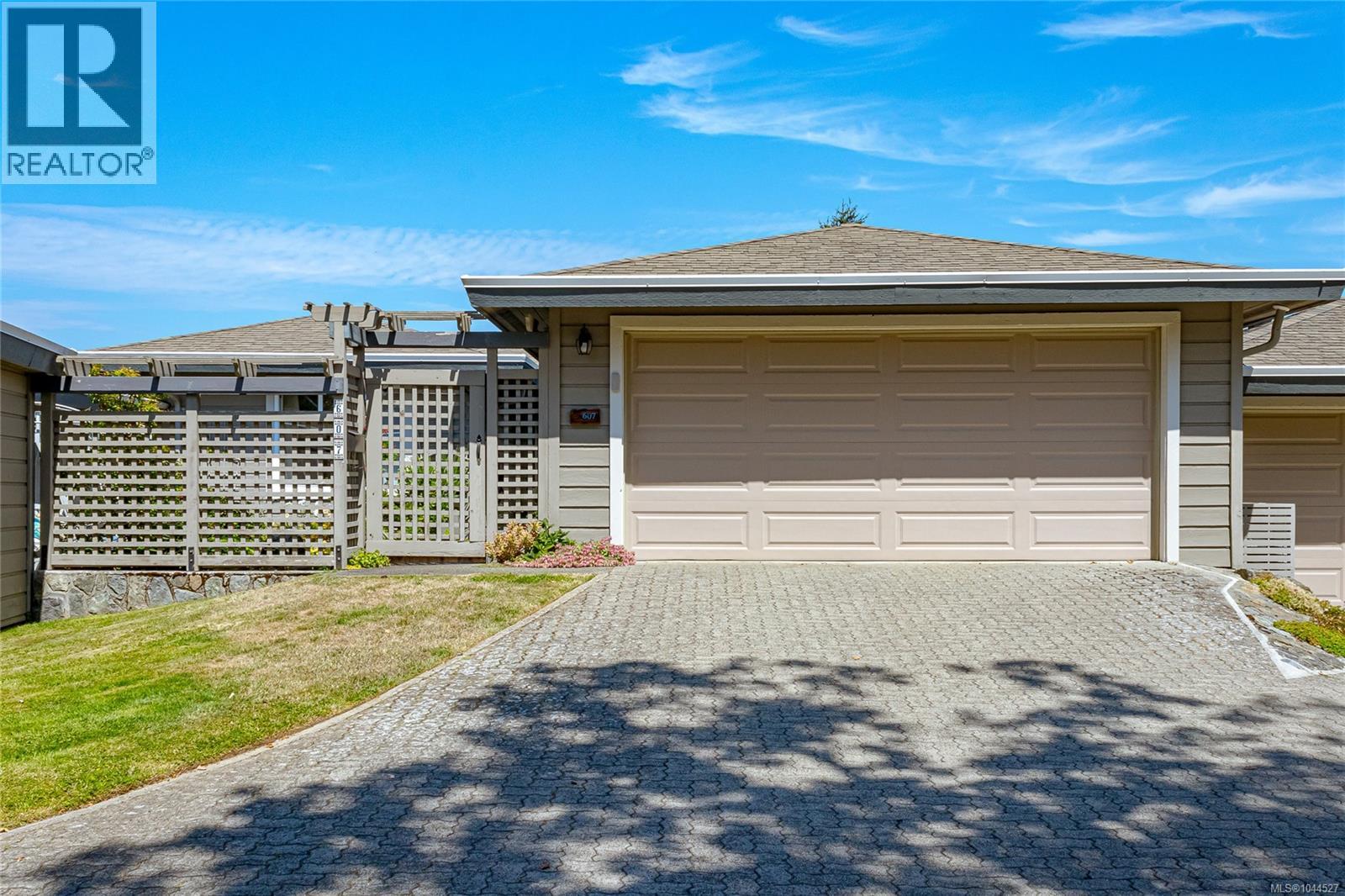 #607 2829 Arbutus Rd - 8