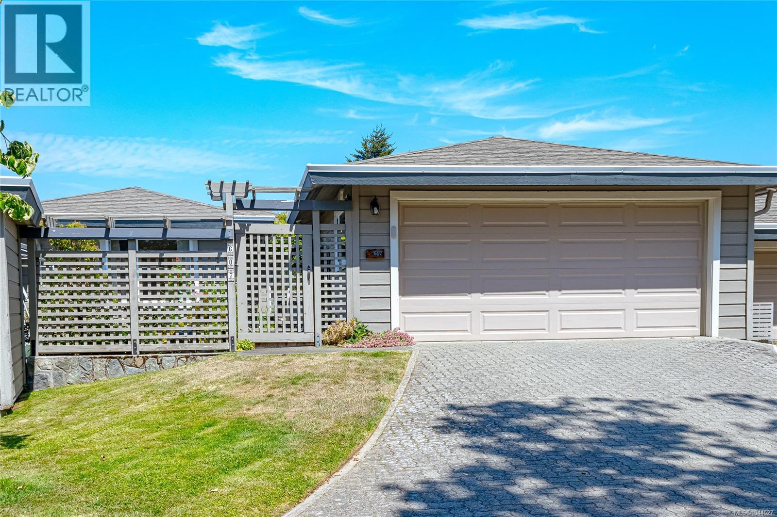 #607 2829 Arbutus Rd - 9