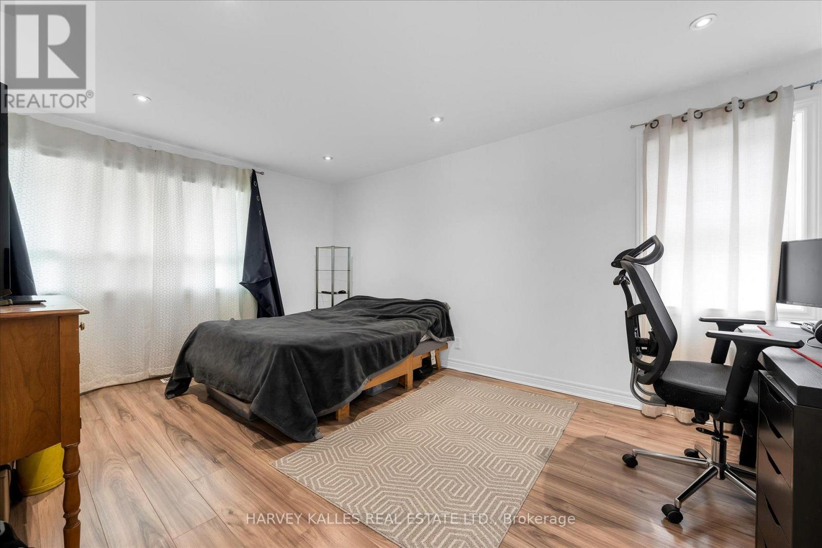105 ORMOND STREET N - 10