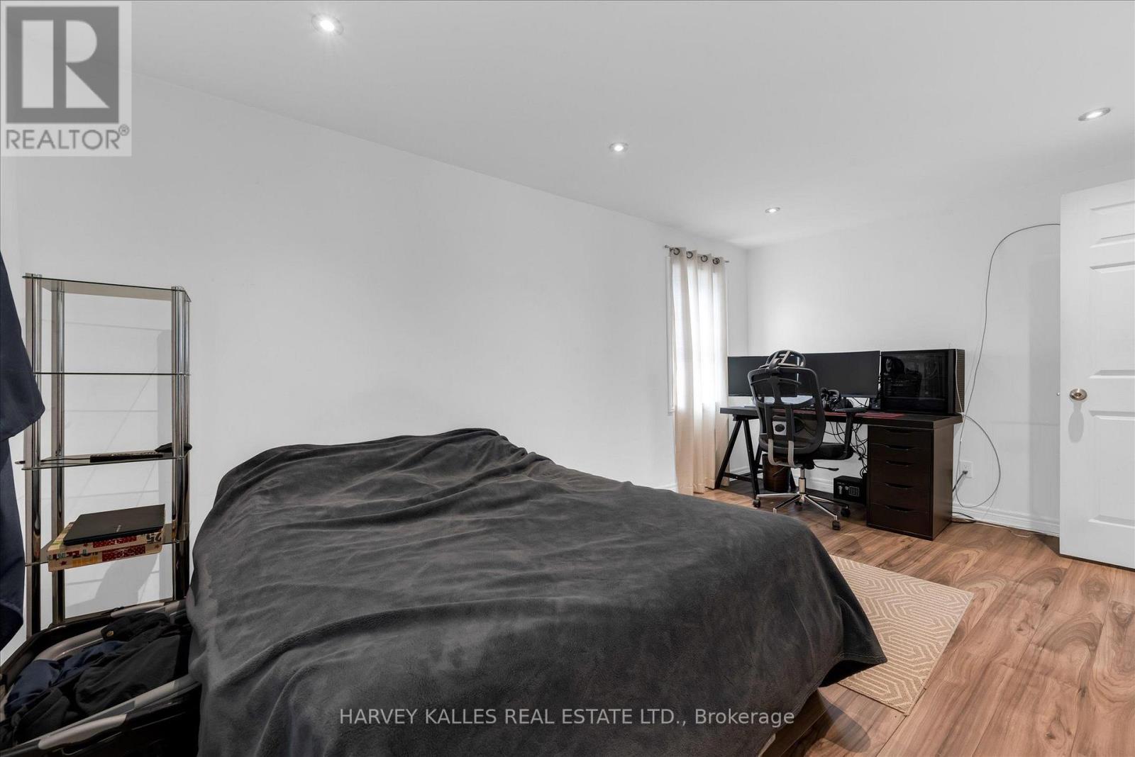105 ORMOND STREET N - 12