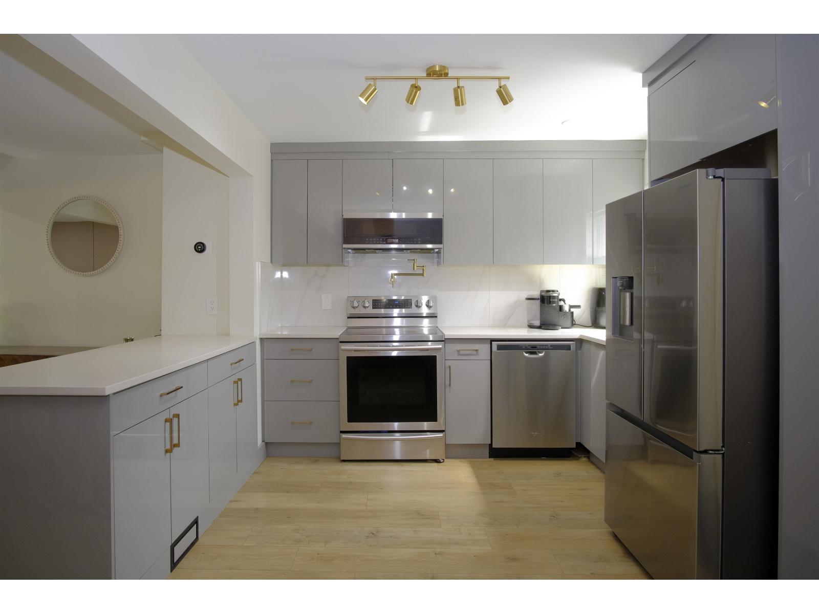 3 Bed, 2 Bath House for Sale in Surrey – 10 10736 GUILDFORD DRIVE, Surrey – MLS# R3149191 - Image 6