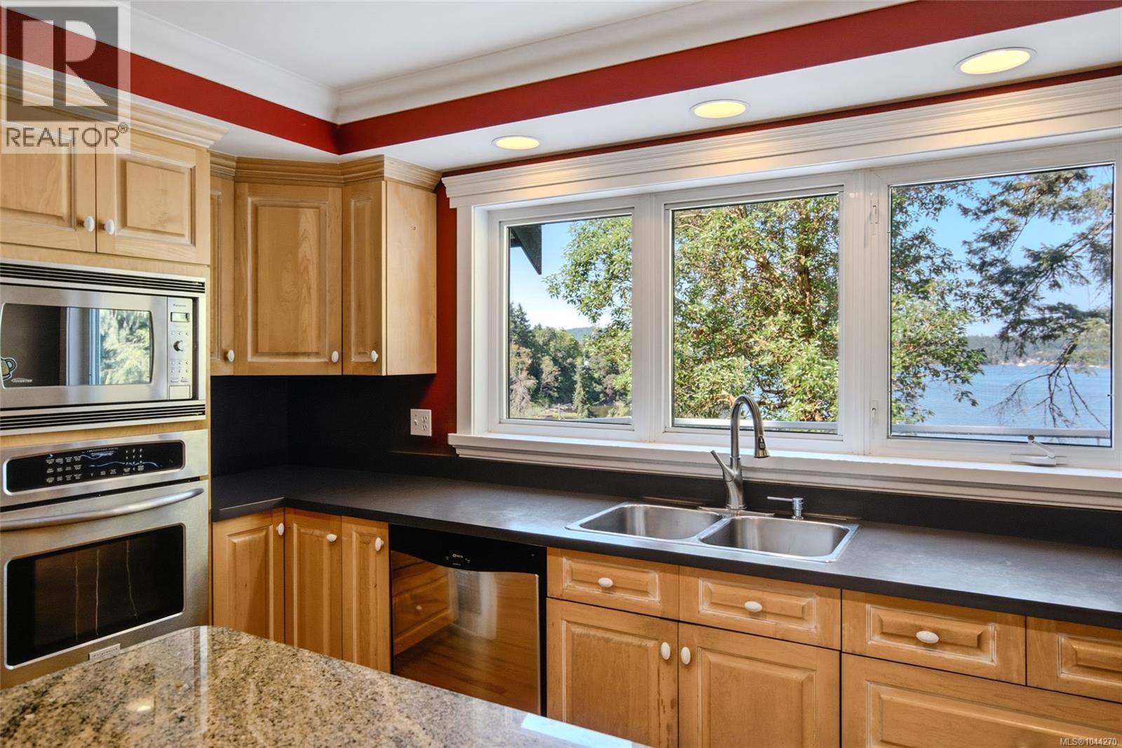 302 Roland Rd, Ladysmith