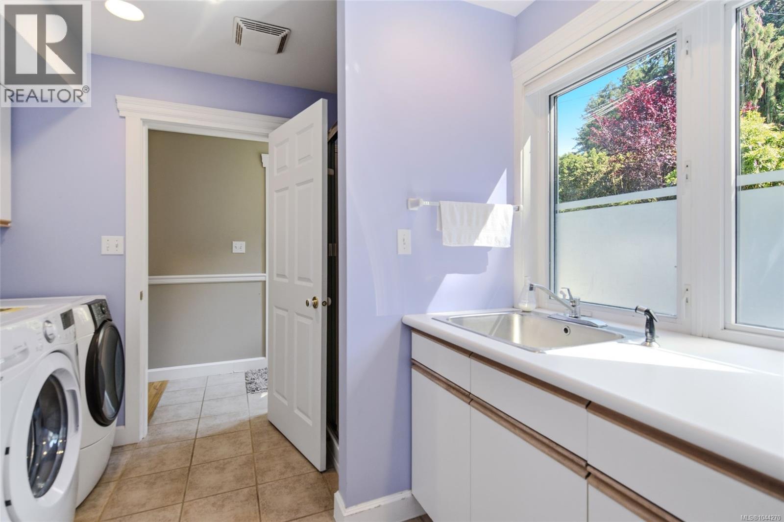 302 Roland Rd - 69