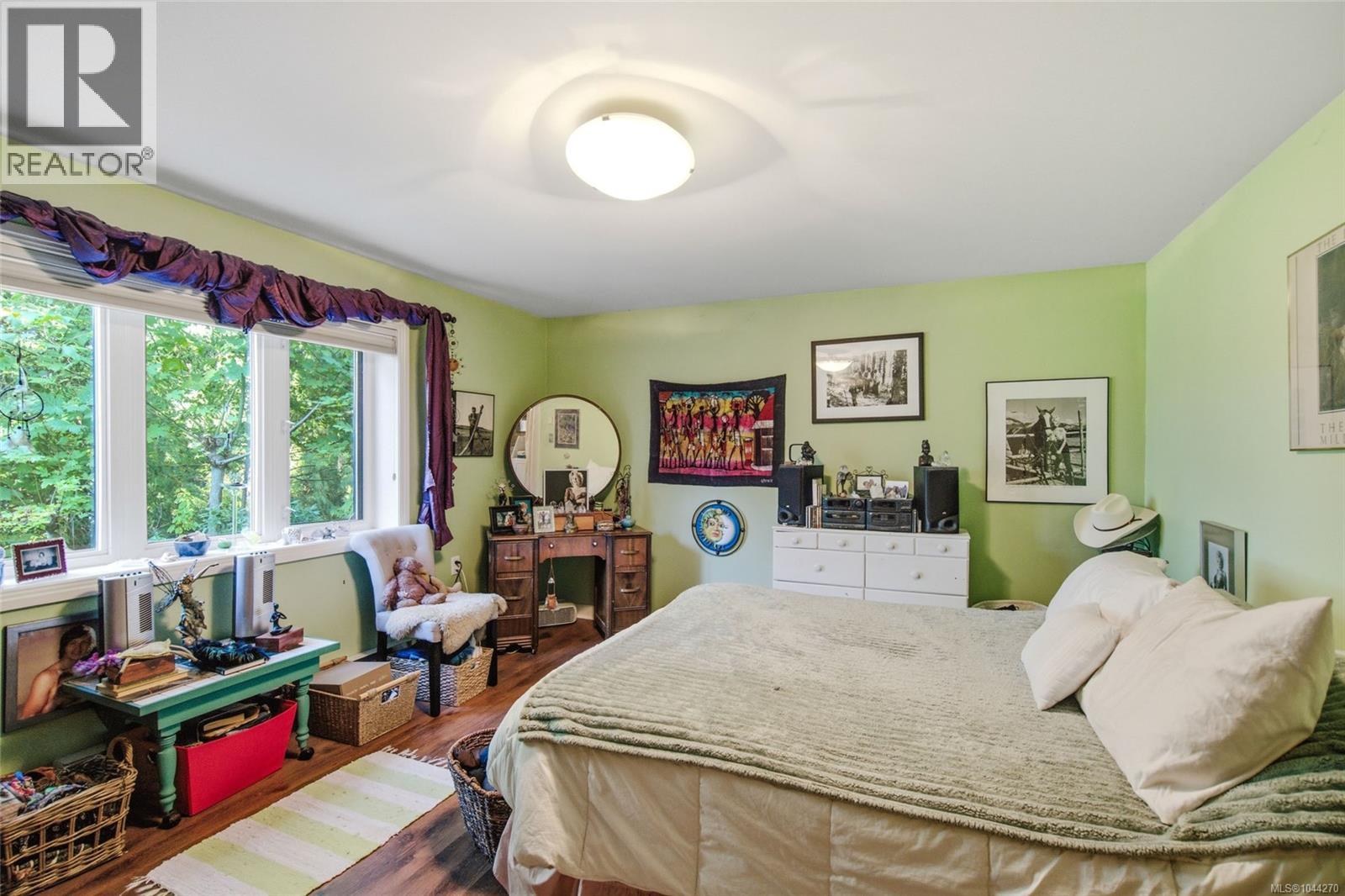 302 Roland Rd - 52