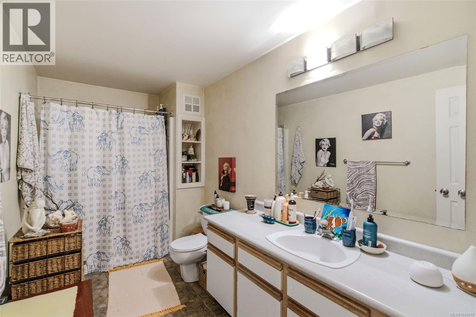 302 Roland Rd - 53
