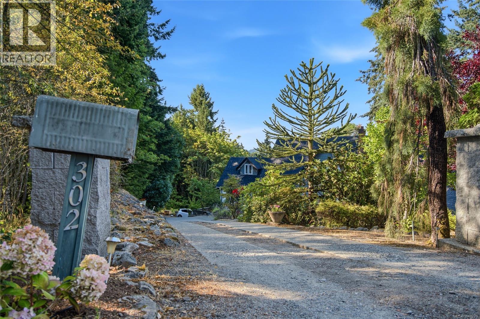 302 Roland Rd - 35