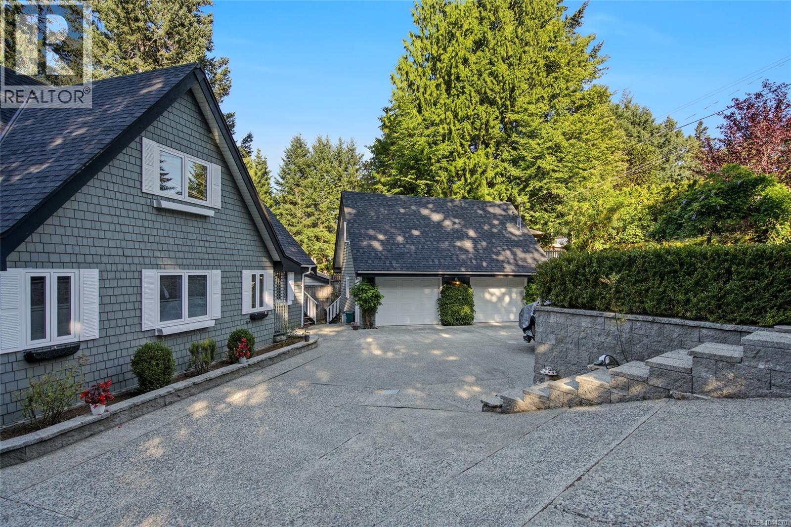 302 Roland Rd - 36