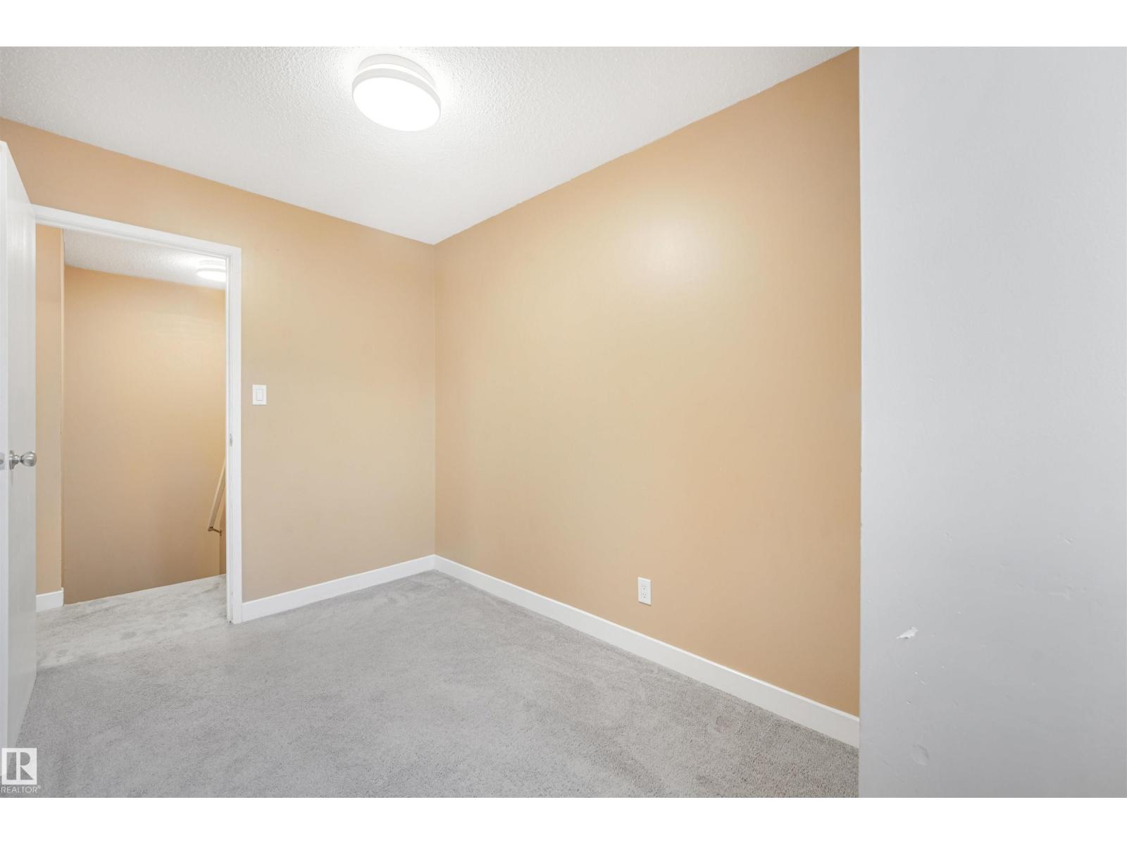 #8 14120 80 ST NW - 20