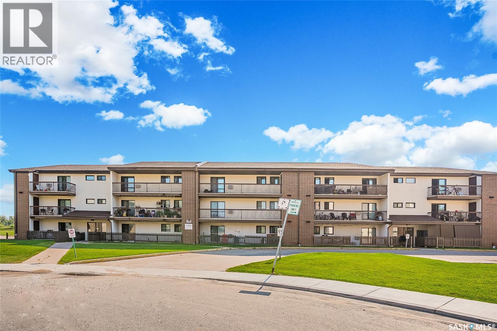 #307 211 Tait PLACE - 1