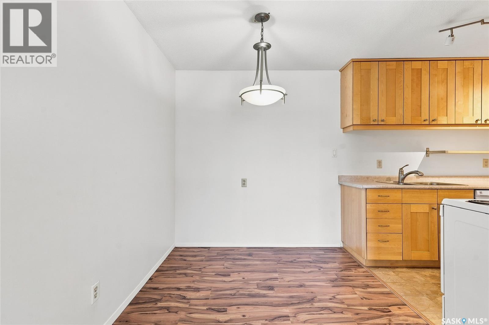 #307 211 Tait PLACE - 12