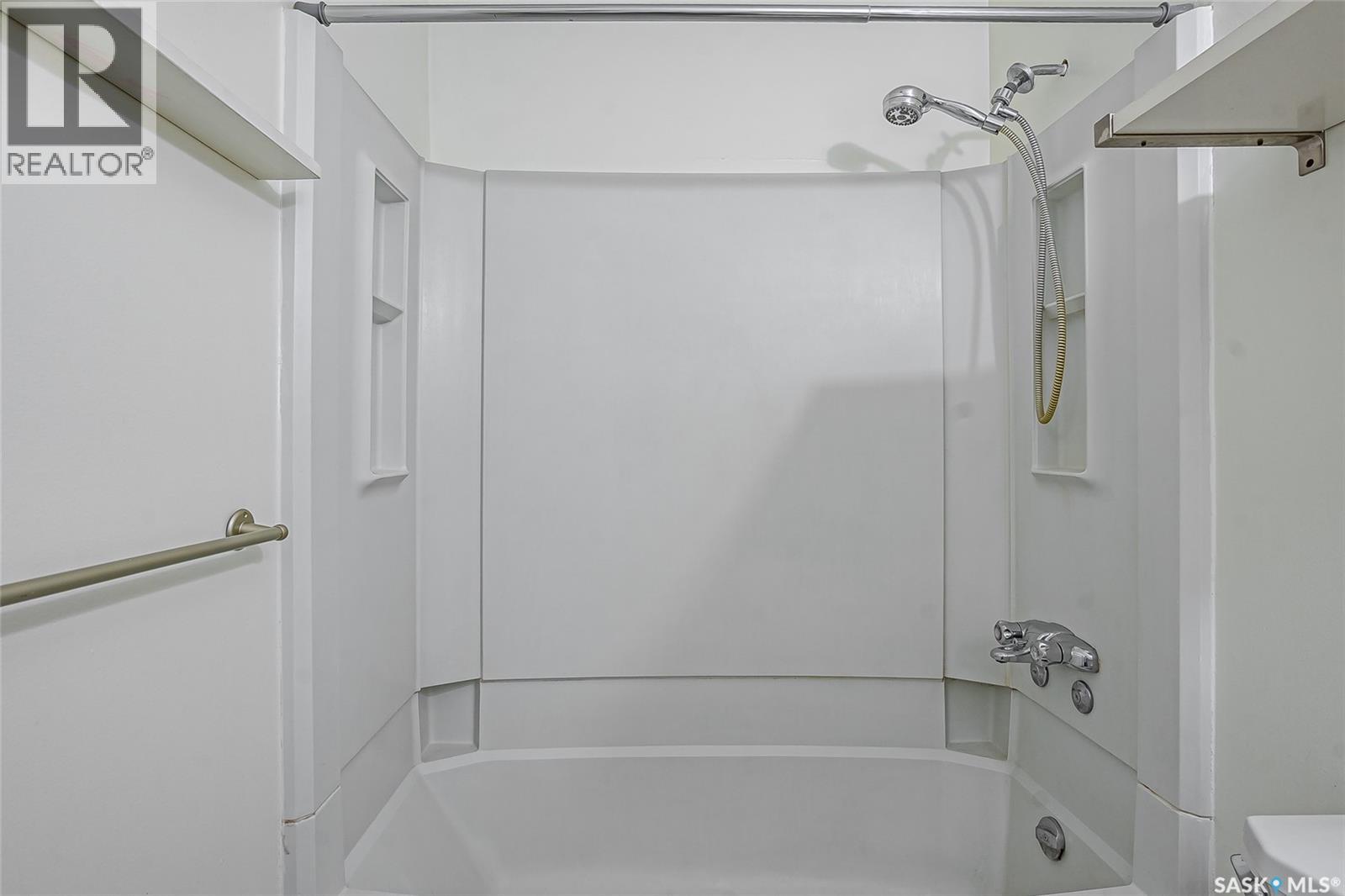 #307 211 Tait PLACE - 18