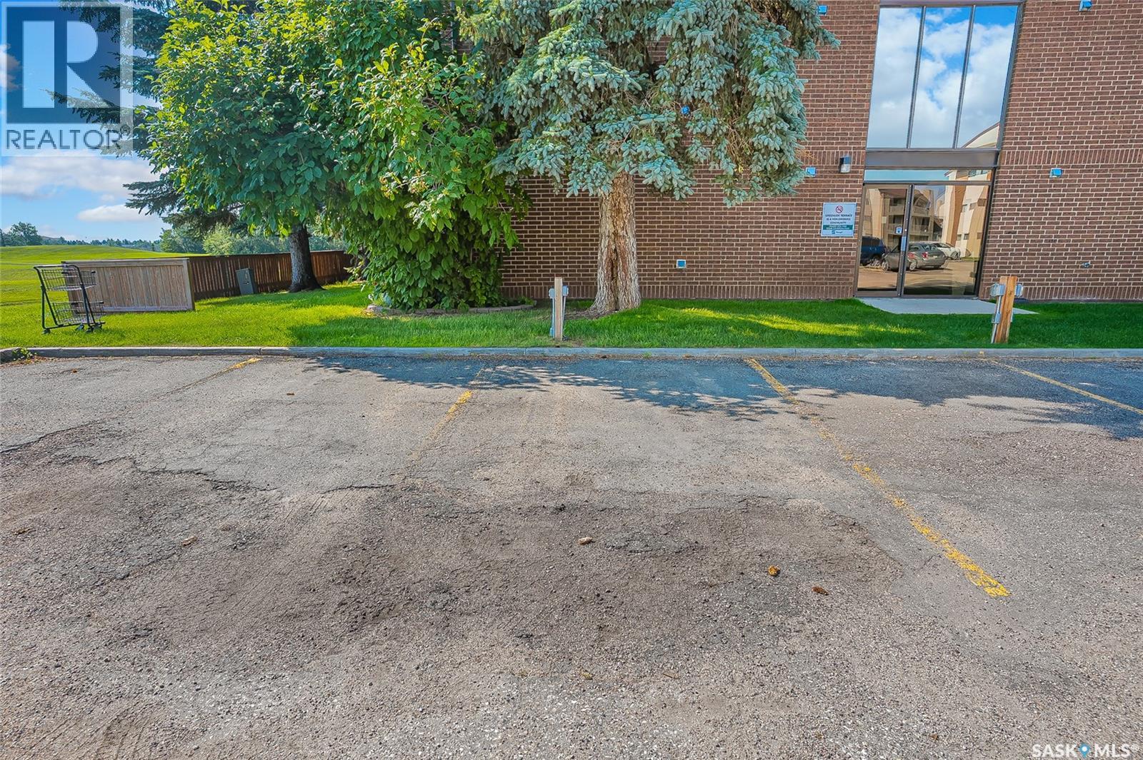 #307 211 Tait PLACE - 24