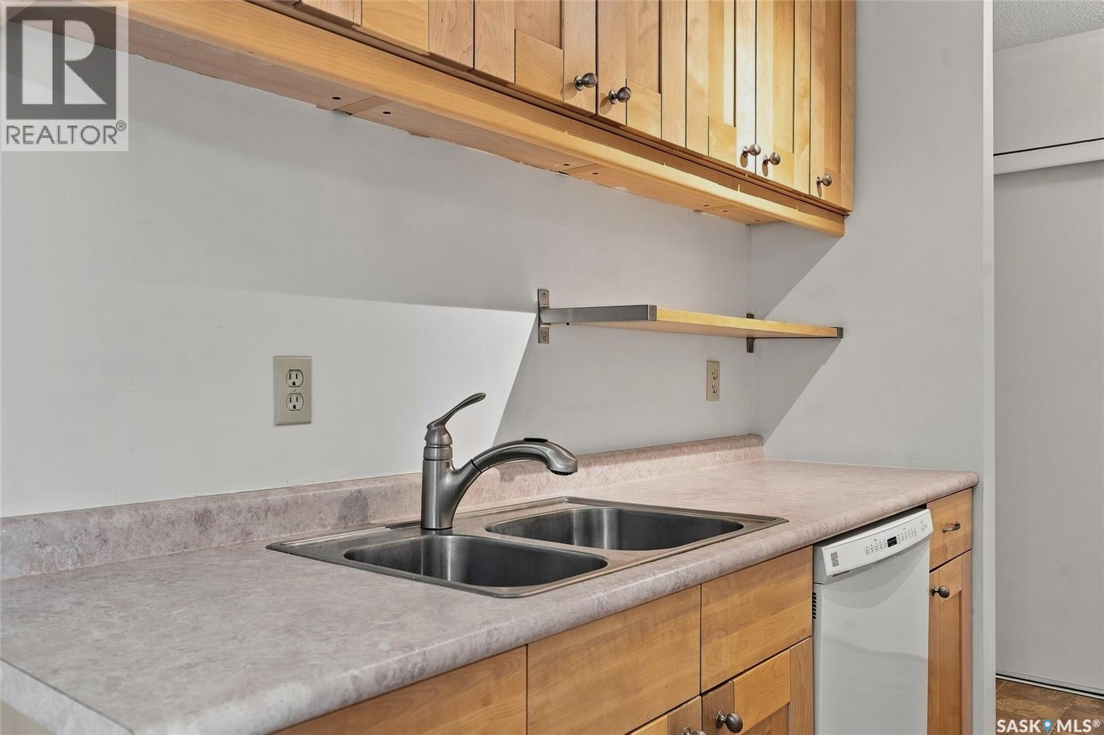 #307 211 Tait PLACE - 6