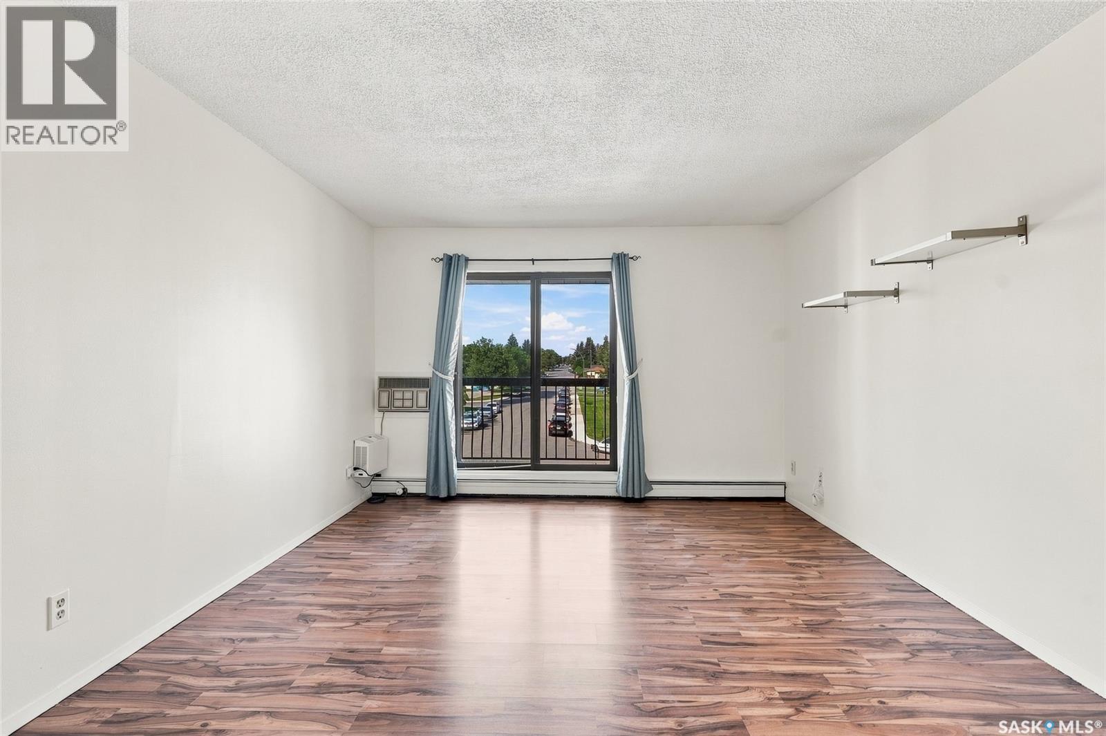 #307 211 Tait PLACE - 8