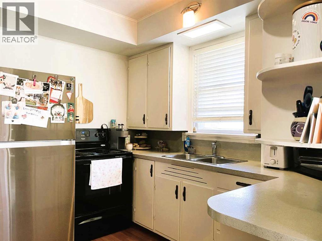 11136 103 Avenue - 12