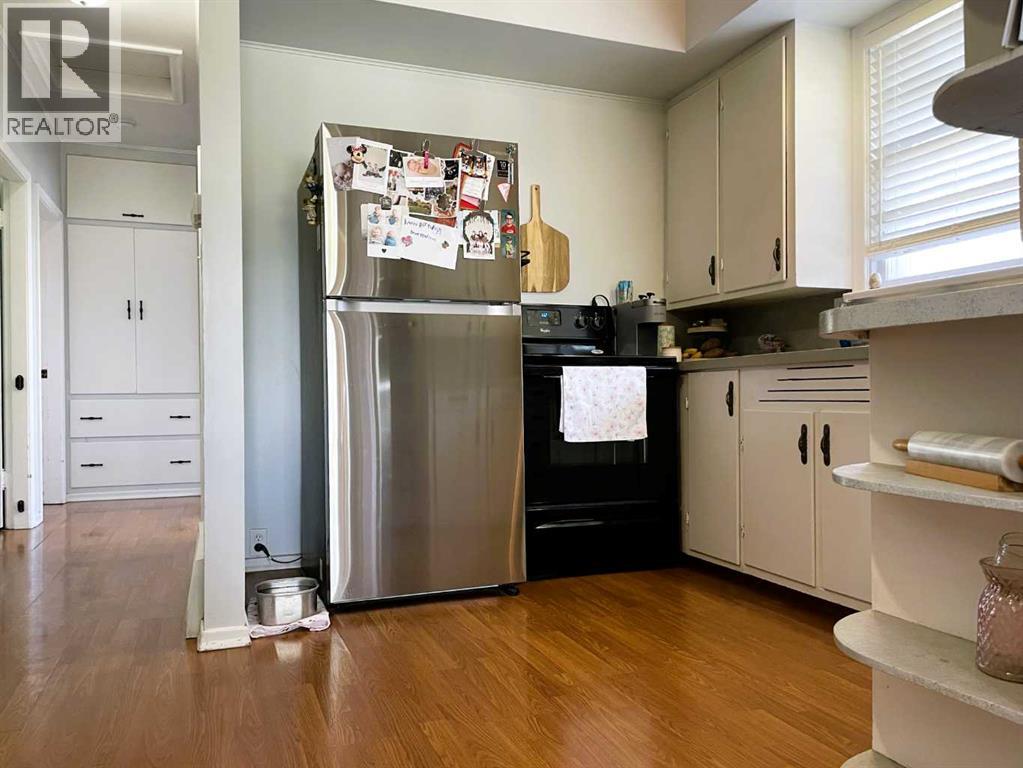 11136 103 Avenue - 10