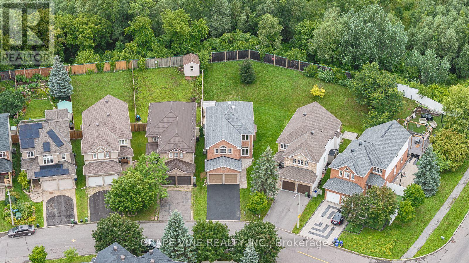 105 ROWALLEN PLACE - 44