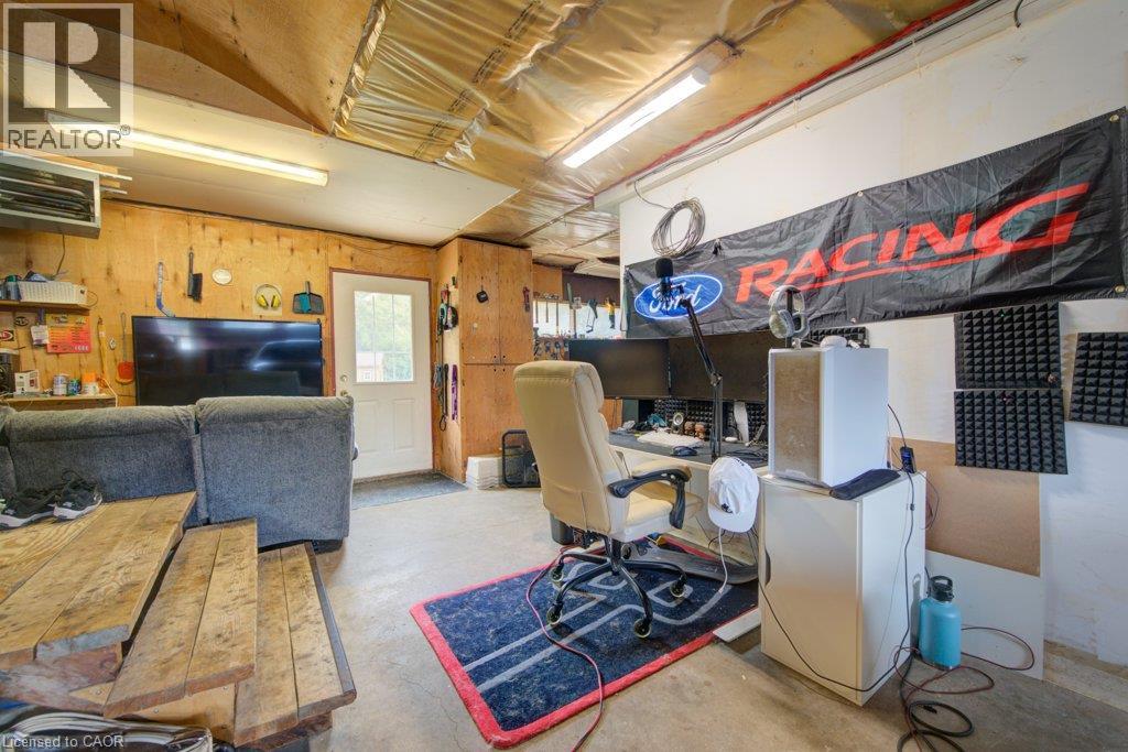 1249 NOTRE DAME Drive - Image 20